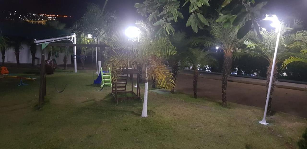 Do Lago, Com Churrasqueira Privativa , Cozinha , Internet Banda Larga, Rampa Barco E Jet, Pesqueiro - B101 Caldas Novas