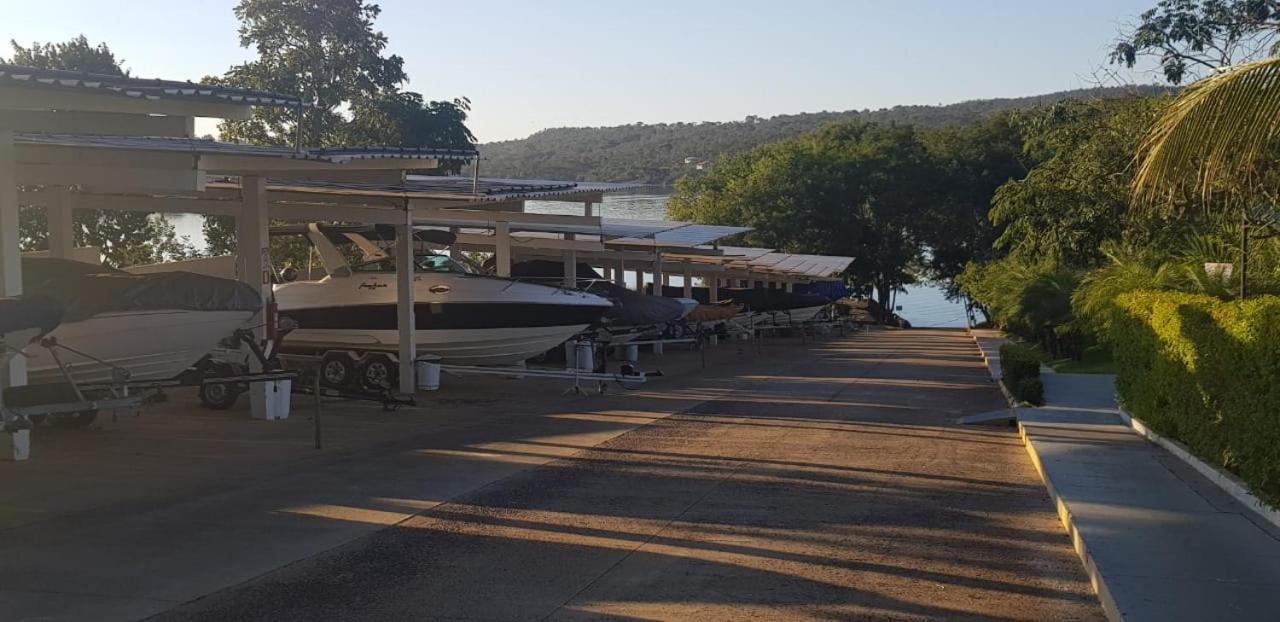 Apartamento Do Lago, Com Churrasqueira Privativa , Cozinha , Internet Banda Larga, Rampa Barco E Jet, Pesqueiro - B101